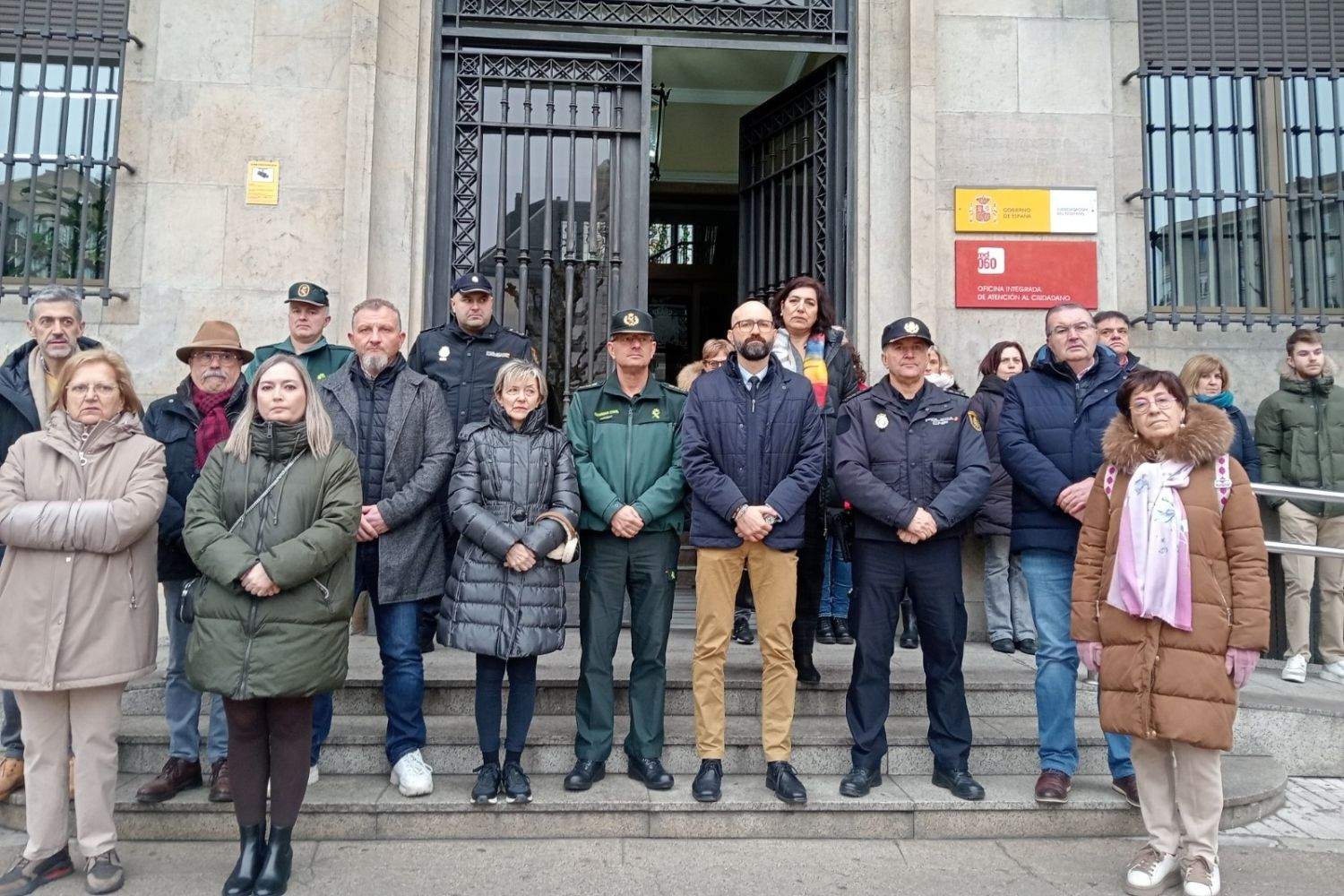 León se suma a los actos de repulsa del asesinato de una joven por