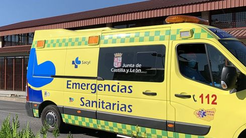 Ambulancia | Tres heridos tras el choque de dos turismos en un cruce en Villaseca de Laciana Ambulancia | Tres heridos tras el choque de dos turismos en un cruce en Villaseca de Laciana