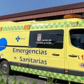 Ambulancia | Tres heridos tras el choque de dos turismos en un cruce en Villaseca de Laciana