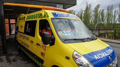 Trasladado al Hospital del Bierzo el conductor de un patinete tras una colisión con un turismo en Compostilla