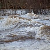 La CHD alerta del riesgo por el incremento de caudales en el río Bernesga