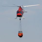 Helicóptero para lucha contra incendios | Declarado un incendio forestal en Valdeiglesias (León)