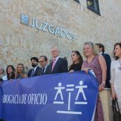 Concentración del Colegio de la Abogacía de León por el Día de la Justicia Gratuita