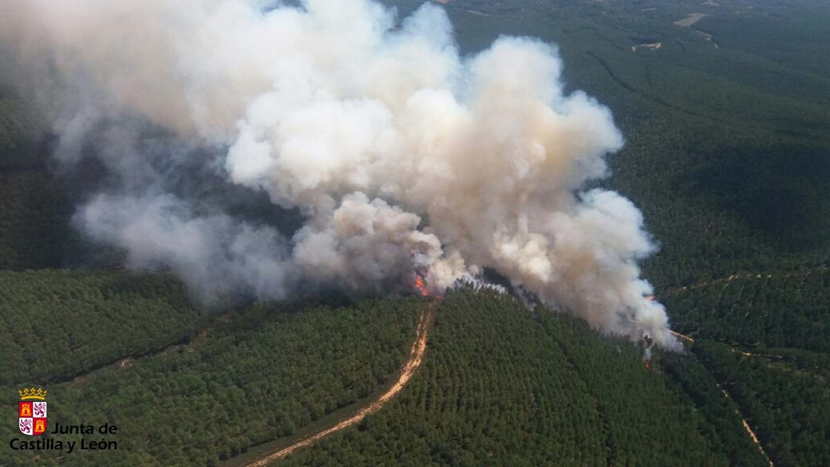 Declarado el nivel 1 por un incendio forestal en Santa Colomba de Curueño (León)