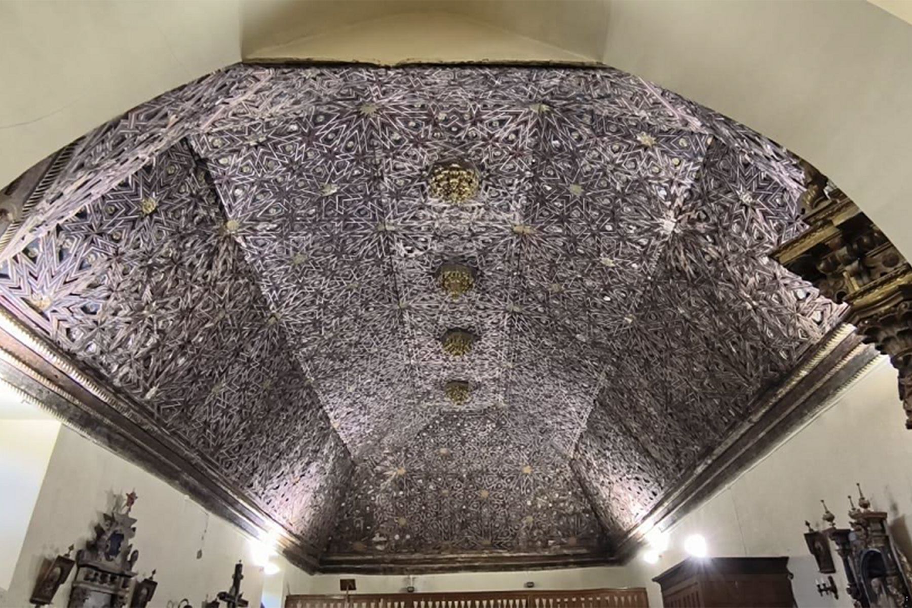 Interior de la iglesia de Santa Colomba de la Vega, León