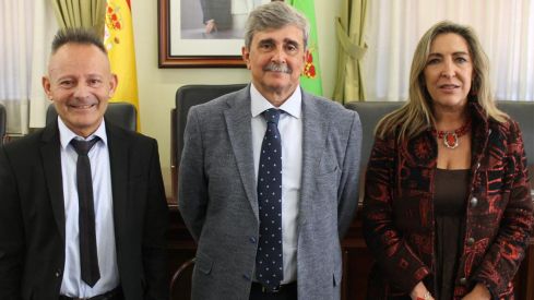 Julio Viejo, Juan Francisco García Marín y Pilar Gutiérrez Santiago tras el acto de toma de posesión