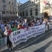 León acoge un nuevo Lunes Sin Sol para recordar a la octogenaria asesinada en Asturias hace cuatro días