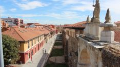 Calle Carreras vista desde la cerca del Archivo Histórico Provincial de León