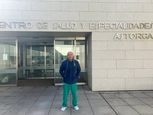 Víctor Pérez, el celador en huelga de hambre y encierro en el Centro de Salud de Astorga Víctor Pérez, el celador en huelga de hambre y encierro en el Centro de Salud de Astorga