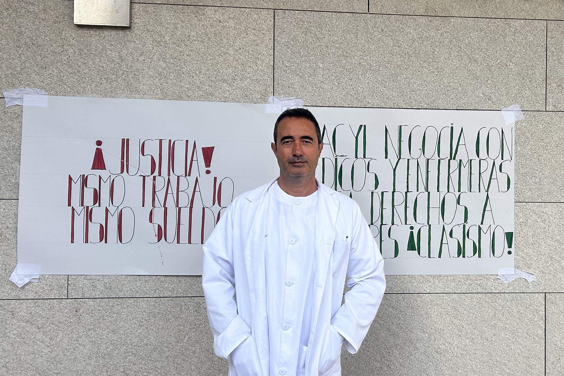 Fernando Fernández, el nuevo celador que se ha unido a Víctor Pérez en la lucha por sus derechos Fernando Fernández, el nuevo celador que se ha unido a Víctor Pérez en la lucha por sus derechos