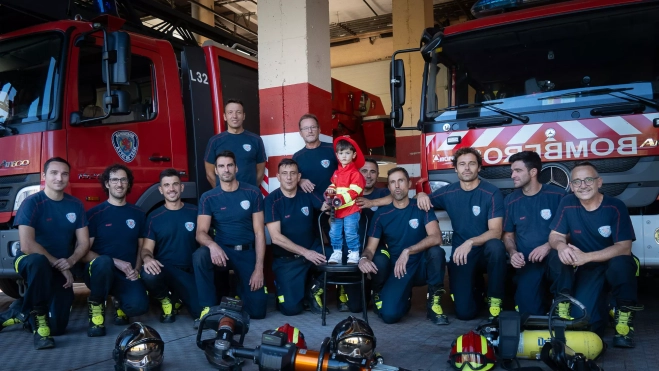 Darío, mini bombero de La Pola (6)