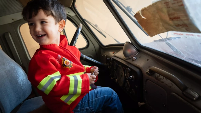 Darío, mini bombero de La Pola (2)