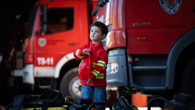 Darío, mini bombero de La Pola (4)