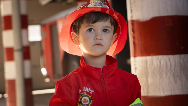 Darío, mini bombero de La Pola (1)