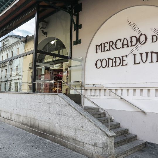 El Mercado del Conde Luna busca nueva vida: León licita 18 puestos para atraer emprendedores