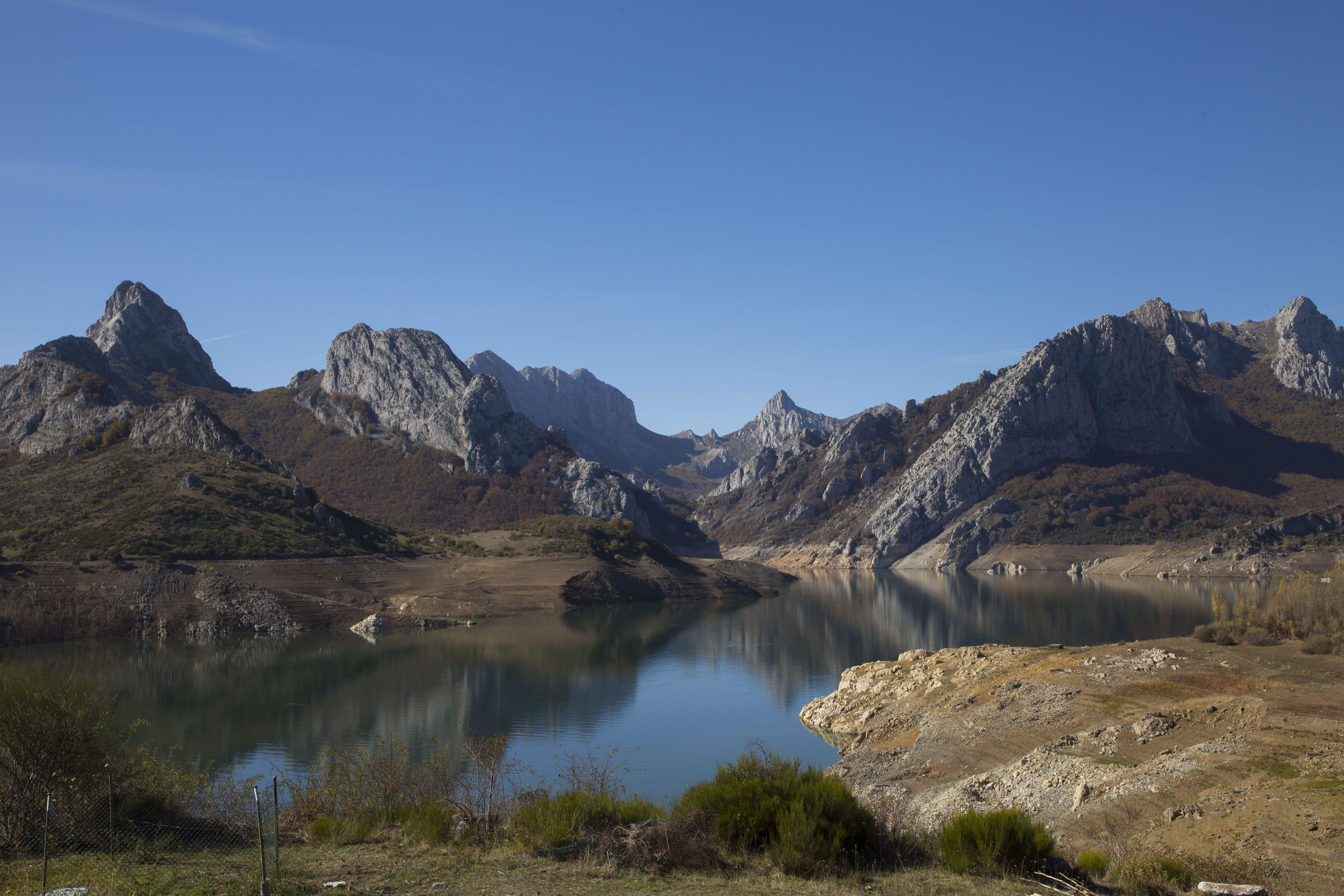  Embalse de Riaño (León)