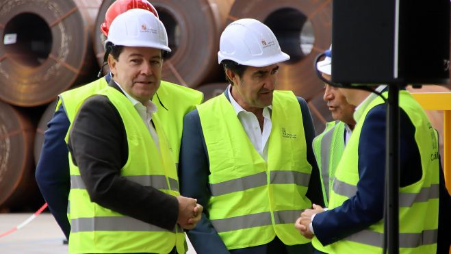 El presidente de la Junta de Castilla y León, Alfonso Fernández Mañueco realiza una visita al polígono industrial de Villadangos del Páramo acompañado por el consejero de Fomento, Juan Carlos Suárez Quiñones; el consejero de Economía Carlos Fernández Carriedo, y el presidente del Grupo NSR, Óscar Herckh III El presidente de la Junta de Castilla y León, Alfonso Fernández Mañueco realiza una visita al polígono industrial de Villadangos del Páramo acompañado por el consejero de Fomento, Juan Carlos Suárez Quiñones; el consejero de Economía Carlos Fernández Carriedo, y el presidente del Grupo NSR, Óscar Herckh III