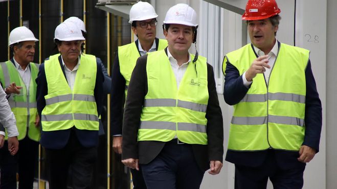 El presidente de la Junta de Castilla y León, Alfonso Fernández Mañueco realiza una visita al polígono industrial de Villadangos del Páramo acompañado por el consejero de Fomento, Juan Carlos Suárez Quiñones; el consejero de Economía Carlos Fernández Carriedo, y el presidente del Grupo NSR, Óscar Herckh IV El presidente de la Junta de Castilla y León, Alfonso Fernández Mañueco realiza una visita al polígono industrial de Villadangos del Páramo acompañado por el consejero de Fomento, Juan Carlos Suárez Quiñones; el consejero de Economía Carlos Fernández Carriedo, y el presidente del Grupo NSR, Óscar Herckh IV