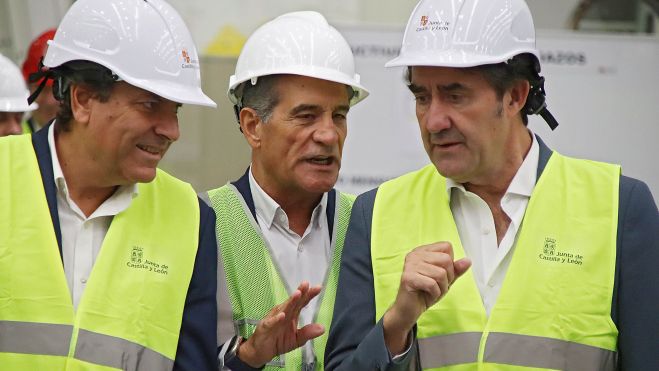 El presidente de la Junta de Castilla y León, Alfonso Fernández Mañueco realiza una visita al polígono industrial de Villadangos del Páramo acompañado por el consejero de Fomento, Juan Carlos Suárez Quiñones; el consejero de Economía Carlos Fernández Carriedo, y el presidente del Grupo NSR, Óscar Herckh II El presidente de la Junta de Castilla y León, Alfonso Fernández Mañueco realiza una visita al polígono industrial de Villadangos del Páramo acompañado por el consejero de Fomento, Juan Carlos Suárez Quiñones; el consejero de Economía Carlos Fernández Carriedo, y el presidente del Grupo NSR, Óscar Herckh II