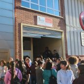 Concentración de padres y alumnos del IES San Andrés frente a la Dirección Provincial de Educación de León