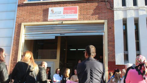 Concentración frente a la Dirección Provincial de Educación de León Concentración frente a la Dirección Provincial de Educación de León