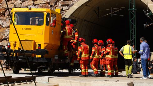 Adif realiza una simulación de emergencia con un tren de carga en la Variante de Pajares