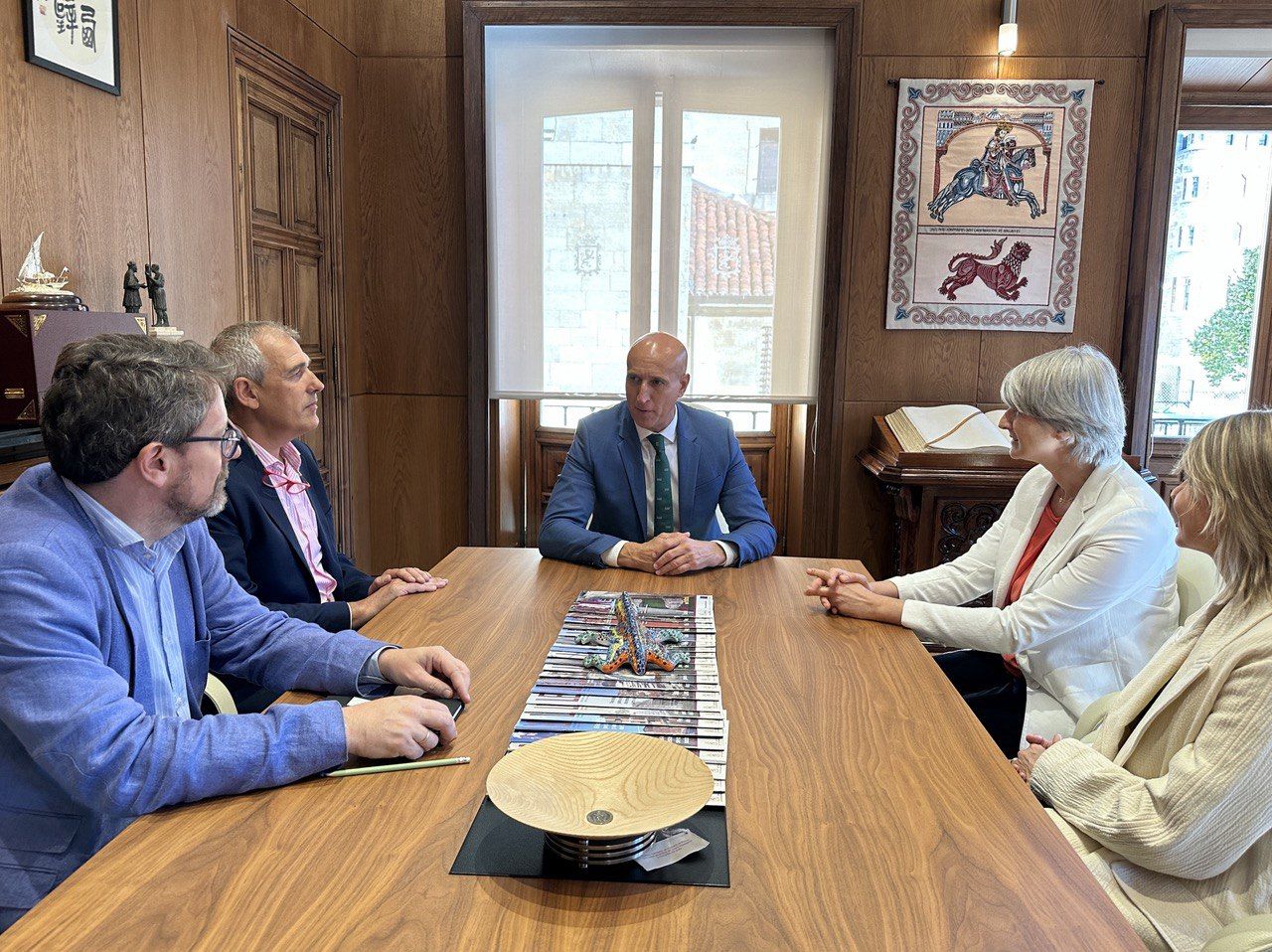 Reunión entre el alcalde de León y Ouigo