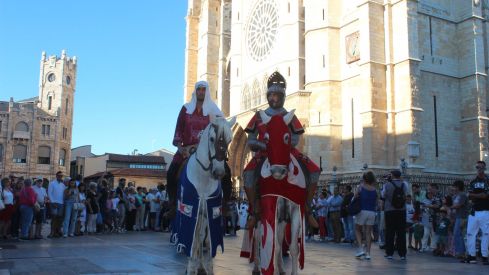 Teatralización del tributo de las 100 doncellas
