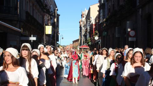 Teatralización del tributo de las 100 doncellas