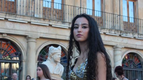 Teatralización del tributo de las 100 doncellas