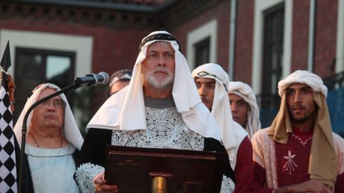 Teatralización del tributo de las 100 doncellas