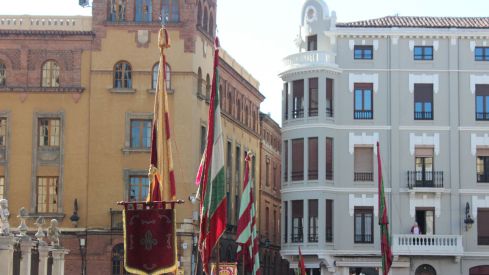 La llegada de los pendones concejiles a la catedral