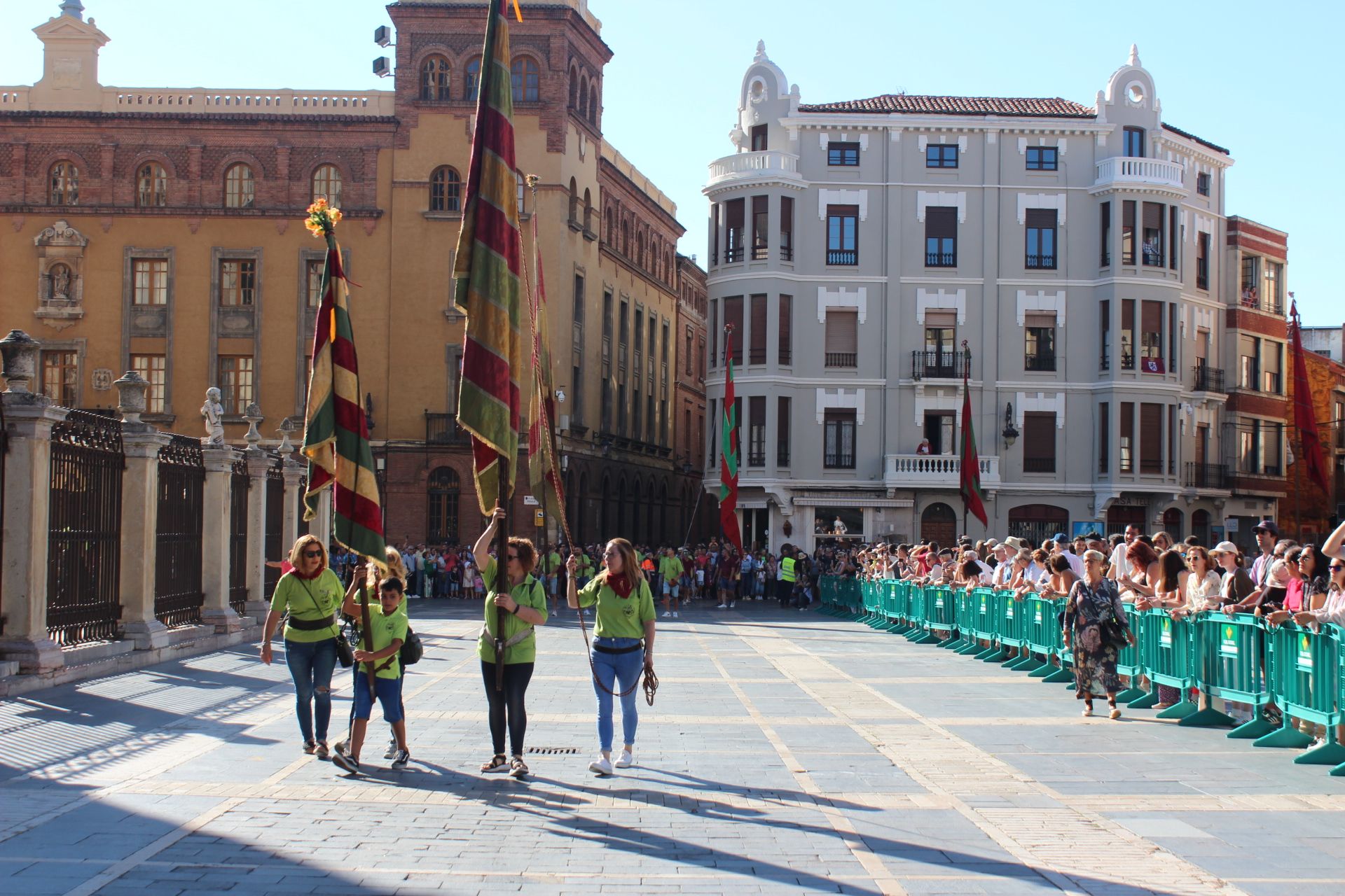 La llegada de los pendones concejiles a la catedral