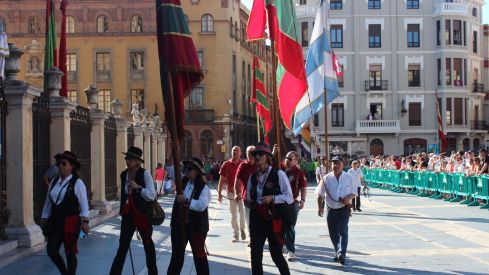 La llegada de los pendones concejiles a la catedral