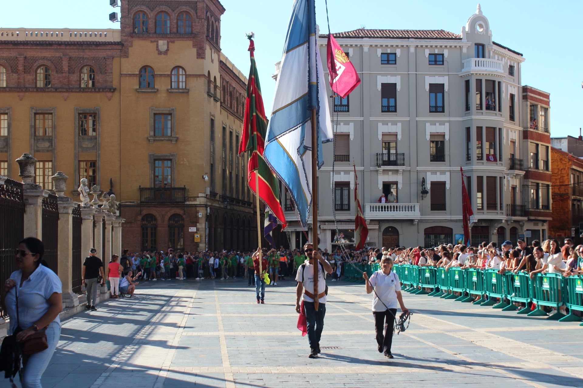 La llegada de los pendones concejiles a la catedral