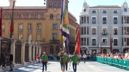 La llegada de los pendones concejiles a la catedral