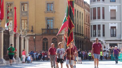 La llegada de los pendones concejiles a la catedral