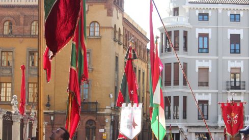 La llegada de los pendones concejiles a la catedral