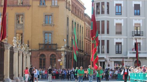 La llegada de los pendones concejiles a la catedral