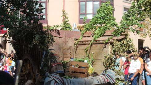  Los carros engalanados por las calles de León con motivo de la fiesta de San Froilán