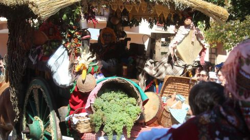  Los carros engalanados por las calles de León con motivo de la fiesta de San Froilán