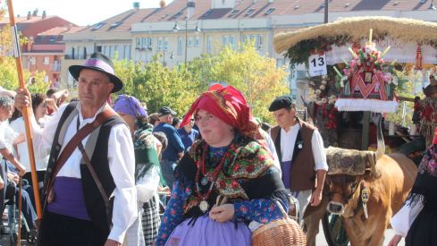  Los carros engalanados por las calles de León con motivo de la fiesta de San Froilán
