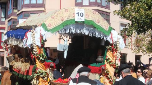  Los carros engalanados por las calles de León con motivo de la fiesta de San Froilán