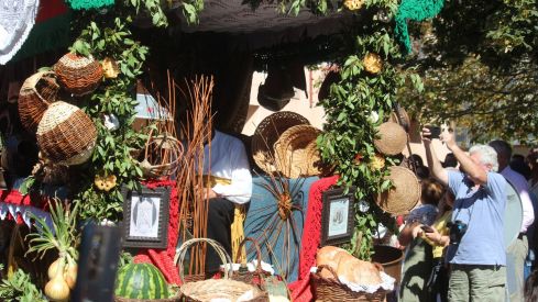  Los carros engalanados por las calles de León con motivo de la fiesta de San Froilán