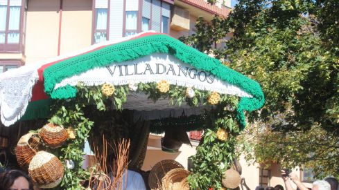  Los carros engalanados por las calles de León con motivo de la fiesta de San Froilán