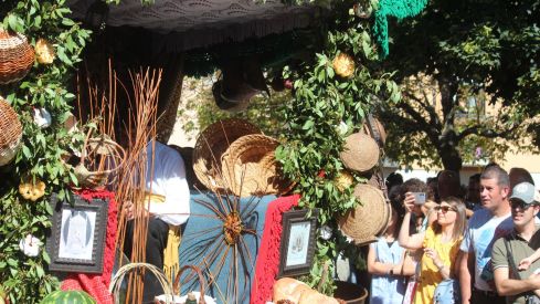  Los carros engalanados por las calles de León con motivo de la fiesta de San Froilán