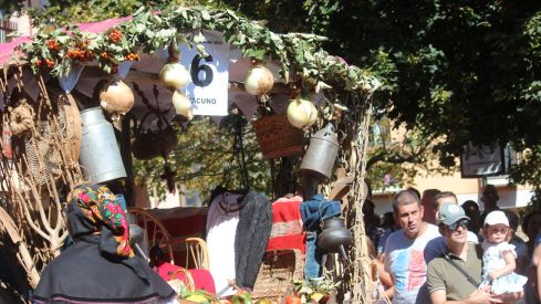  Los carros engalanados por las calles de León con motivo de la fiesta de San Froilán