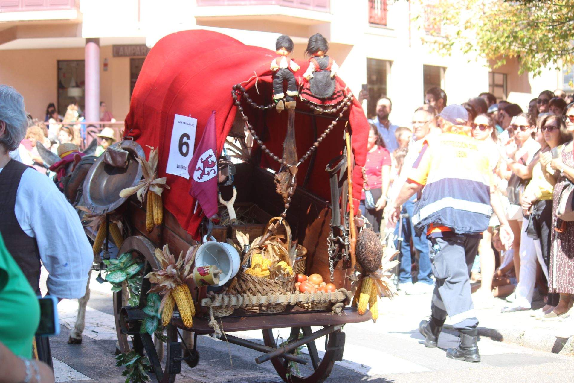 Los carros engalanados por las calles de León con motivo de la fiesta de San Froilán Los carros engalanados por las calles de León con motivo de la fiesta de San Froilán