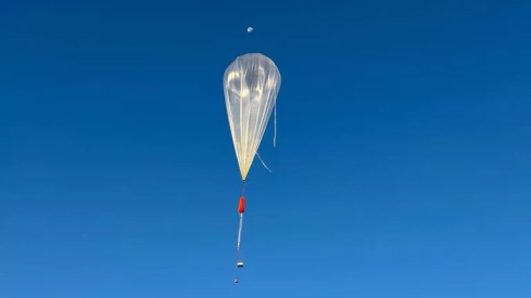 Alumnos UAX lanzan un microsatélite desde León para analizar el impacto del cambio climático en los bosques