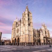 La historia de la Catedral de León contada sobre su fachada: Llegan las proyecciones 3D a la Pulchra Leonina
